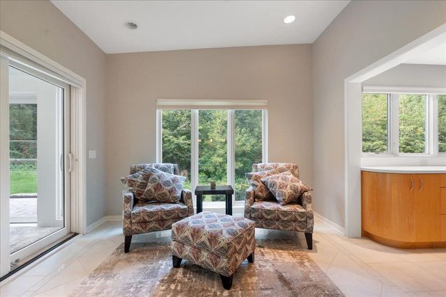 1484 Ravenoaks Trail, Oregon, WI 53575