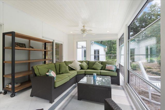 1484 Ravenoaks Trail, Oregon, WI 53575