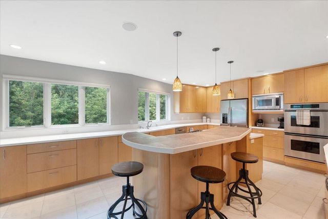 1484 Ravenoaks Trail, Oregon, WI 53575