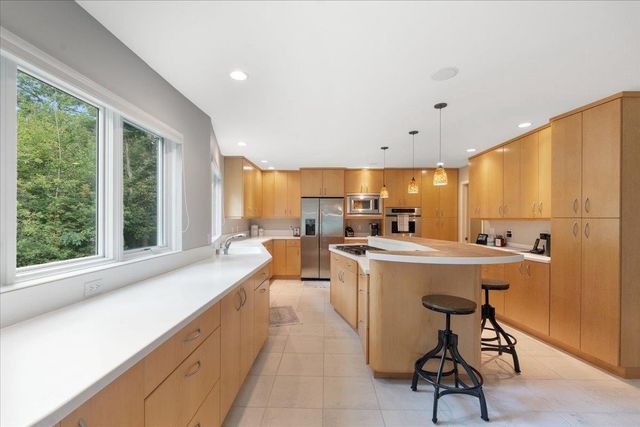 1484 Ravenoaks Trail, Oregon, WI 53575