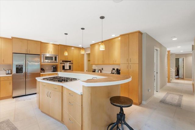 1484 Ravenoaks Trail, Oregon, WI 53575