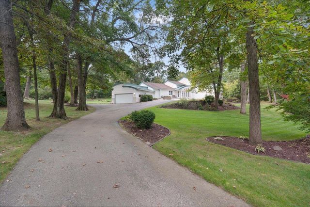 1484 Ravenoaks Trail, Oregon, WI 53575