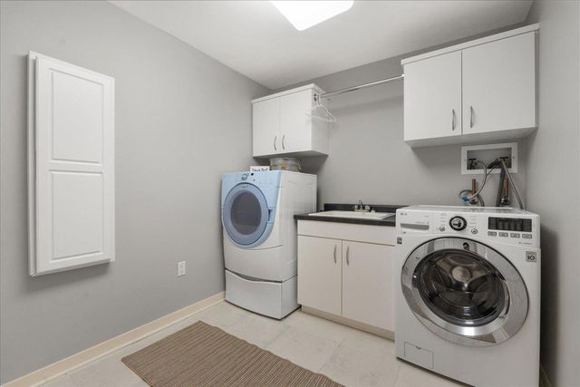 1484 Ravenoaks Trail, Oregon, WI 53575