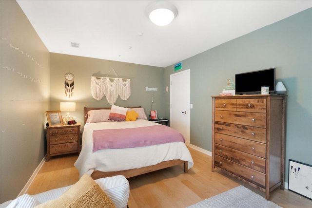 1484 Ravenoaks Trail, Oregon, WI 53575