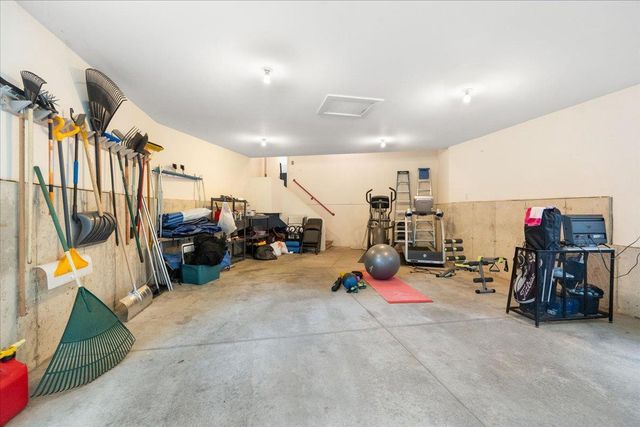 1484 Ravenoaks Trail, Oregon, WI 53575