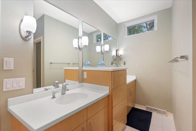 1484 Ravenoaks Trail, Oregon, WI 53575