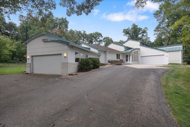 1484 Ravenoaks Trail, Oregon, WI 53575