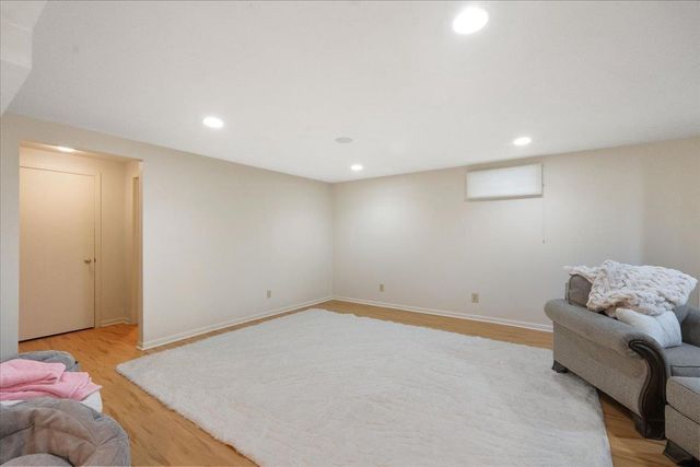 1484 Ravenoaks Trail, Oregon, WI 53575