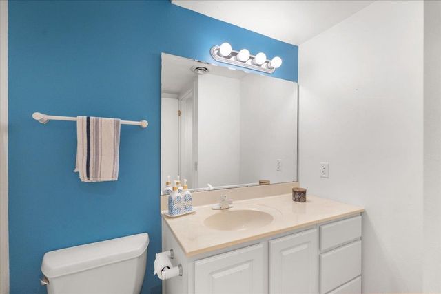 1484 Ravenoaks Trail, Oregon, WI 53575