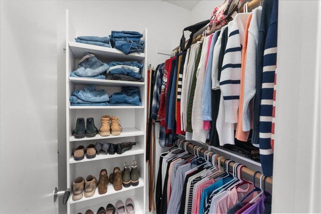 1484 Ravenoaks Trail, Oregon, WI 53575