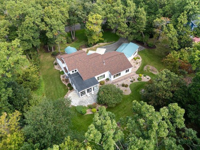 1484 Ravenoaks Trail, Oregon, WI 53575