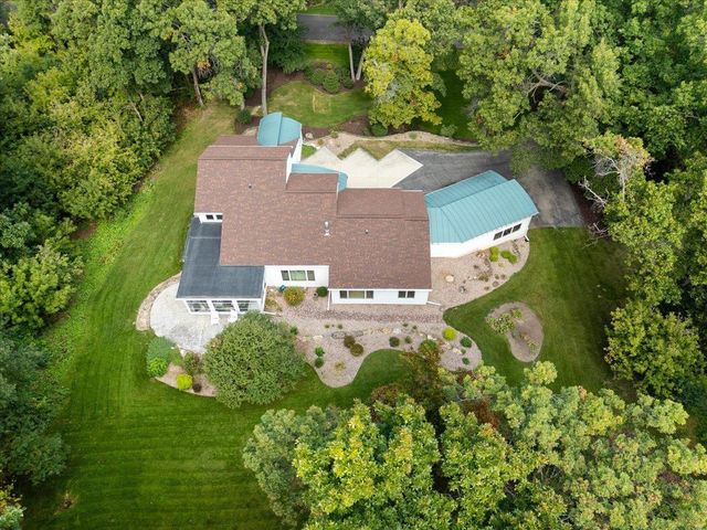 1484 Ravenoaks Trail, Oregon, WI 53575