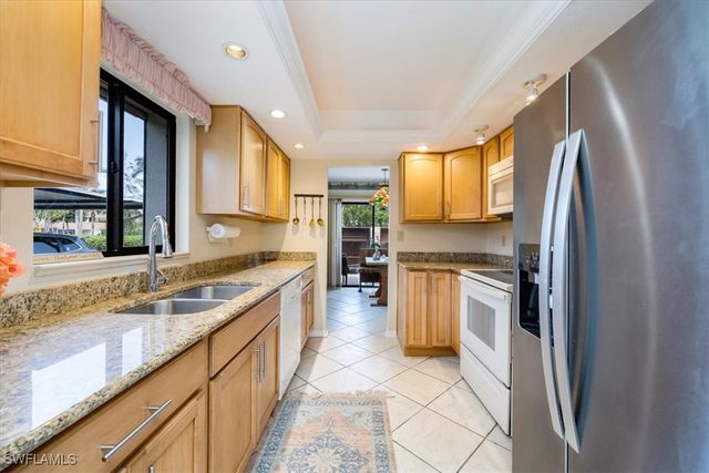 536 Lake Louise CIR B102, Naples, FL 34110