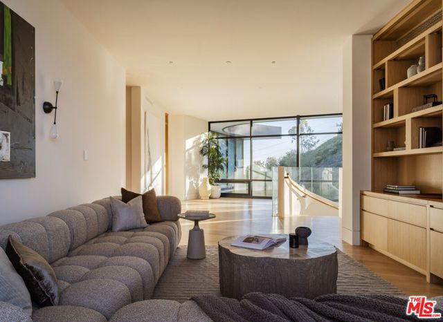 1504 N Kenter Avenue, Los Angeles, CA 90049