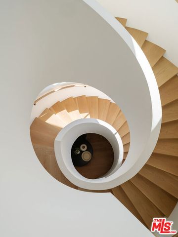 1504 N Kenter Avenue, Los Angeles, CA 90049