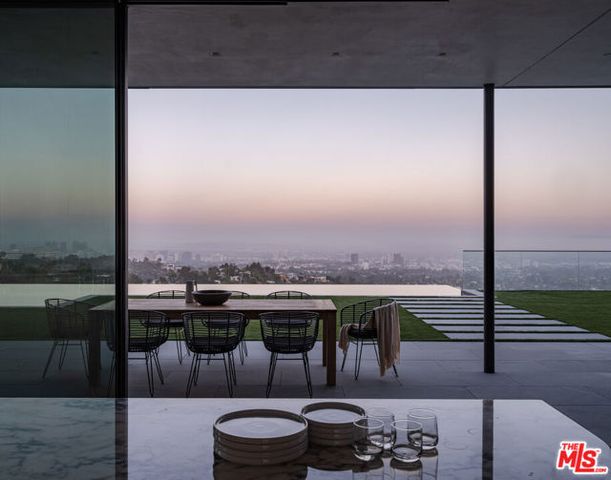 1504 N Kenter Avenue, Los Angeles, CA 90049