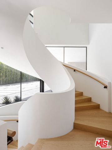 1504 N Kenter Avenue, Los Angeles, CA 90049