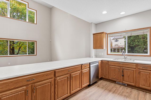 2902 Magnolia Drive, Woodbury, MN 55125