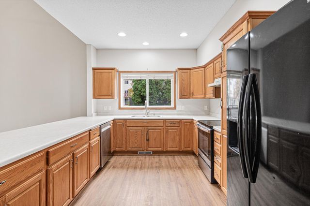 2902 Magnolia Drive, Woodbury, MN 55125