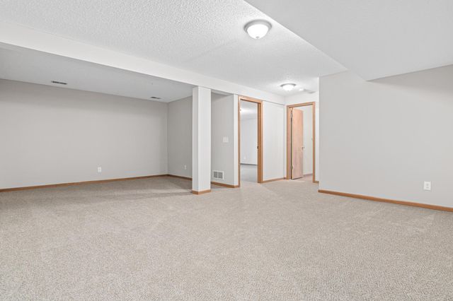 2902 Magnolia Drive, Woodbury, MN 55125