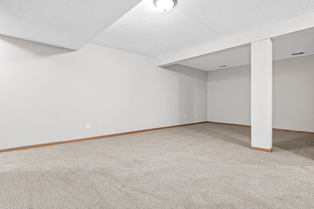 2902 Magnolia Drive, Woodbury, MN 55125