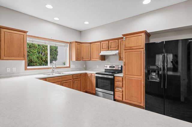 2902 Magnolia Drive, Woodbury, MN 55125