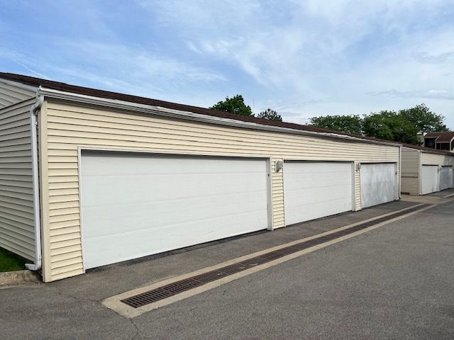 183 N Waters Edge Drive W 301, Glendale Heights, IL 60139