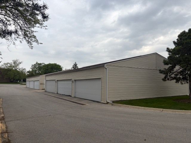 183 N Waters Edge Drive W 301, Glendale Heights, IL 60139