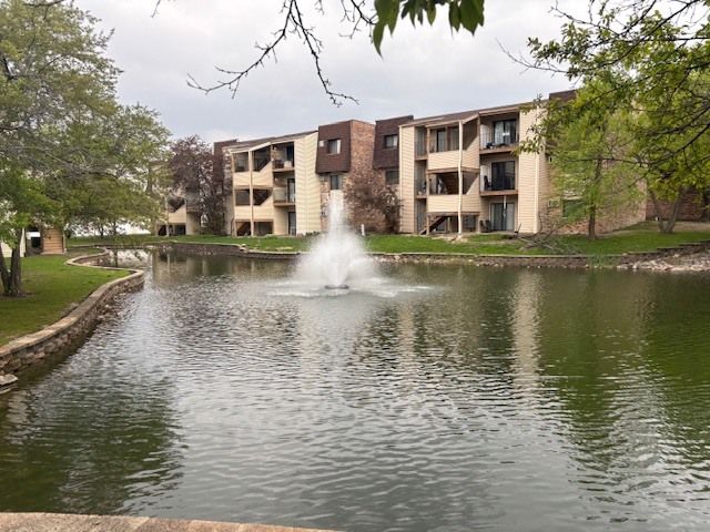 183 N Waters Edge Drive W 301, Glendale Heights, IL 60139