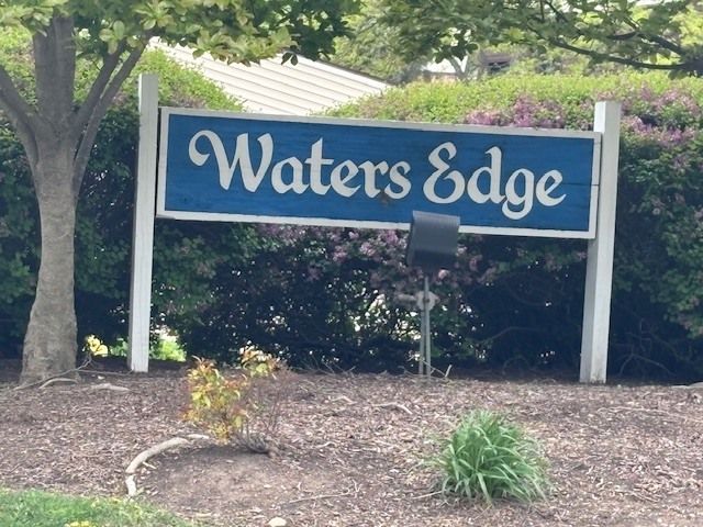 183 N Waters Edge Drive W 301, Glendale Heights, IL 60139