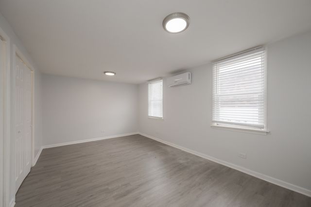 7653 S Saint Lawrence Avenue, Chicago, IL 60619
