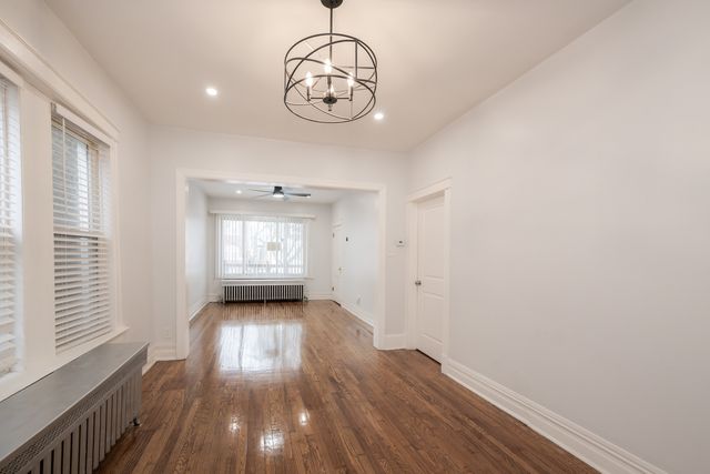 7653 S Saint Lawrence Avenue, Chicago, IL 60619