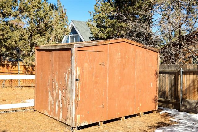 631 Los Angeles Avenue, Sugarloaf, CA 92386