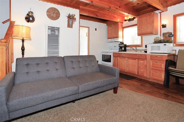 631 Los Angeles Avenue, Sugarloaf, CA 92386