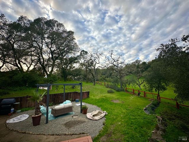 2140 Hyland Ct, Santa Rosa, CA 95404