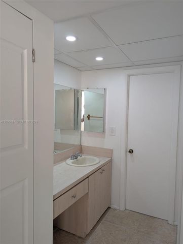 16740 NE 9th Avenue 406, North Miami Beach, FL 33162