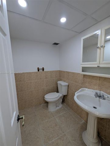 16740 NE 9th Avenue 406, North Miami Beach, FL 33162