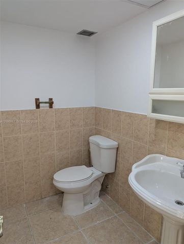 16740 NE 9th Avenue 406, North Miami Beach, FL 33162