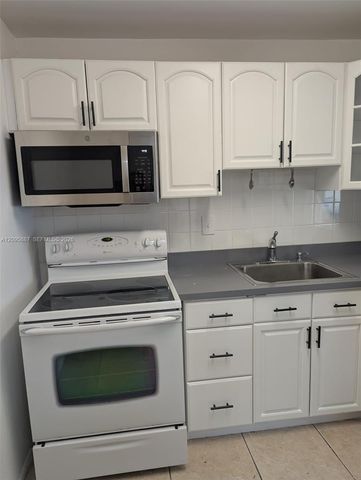 16740 NE 9th Avenue 406, North Miami Beach, FL 33162