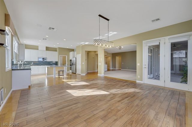 7392 Shady Breeze Court, Las Vegas, NV 89113