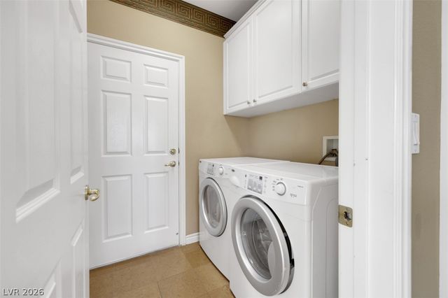 7392 Shady Breeze Court, Las Vegas, NV 89113