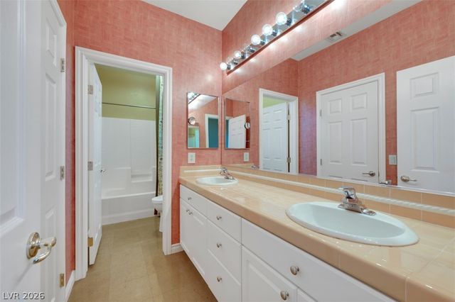 7392 Shady Breeze Court, Las Vegas, NV 89113