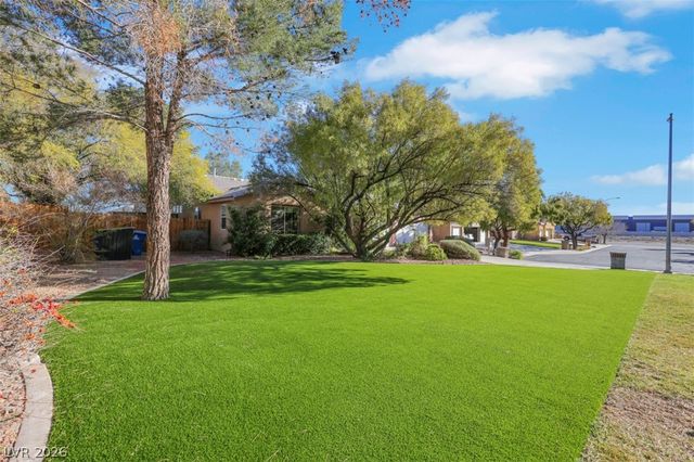 7392 Shady Breeze Court, Las Vegas, NV 89113