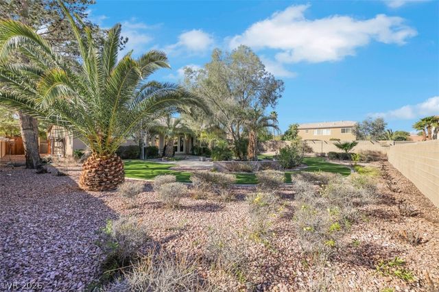 7392 Shady Breeze Court, Las Vegas, NV 89113