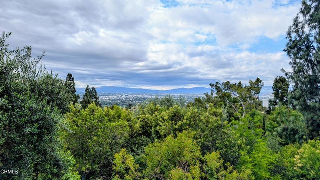 3530 N Knoll Drive, Los Angeles, CA 90068