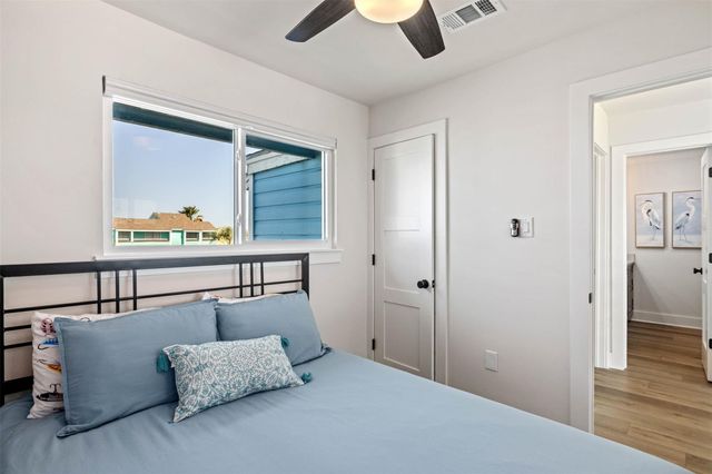 201 Jean Lafitte Cove, Galveston, TX 77554