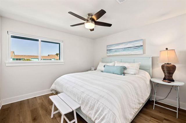 201 Jean Lafitte Cove, Galveston, TX 77554