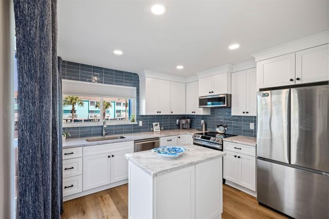 201 Jean Lafitte Cove, Galveston, TX 77554