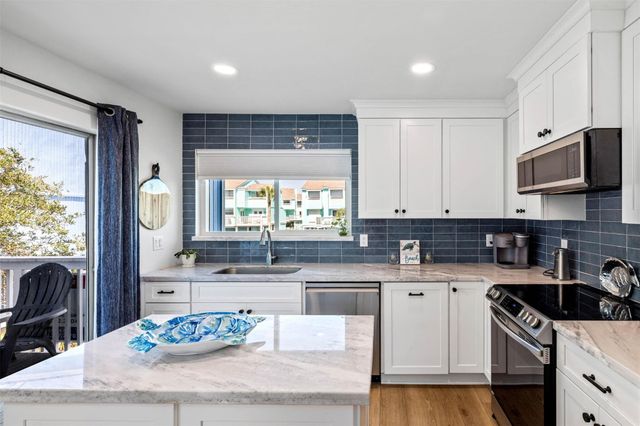 201 Jean Lafitte Cove, Galveston, TX 77554