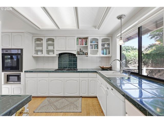 15625 Ne FARGO Ct, Portland, OR 97230